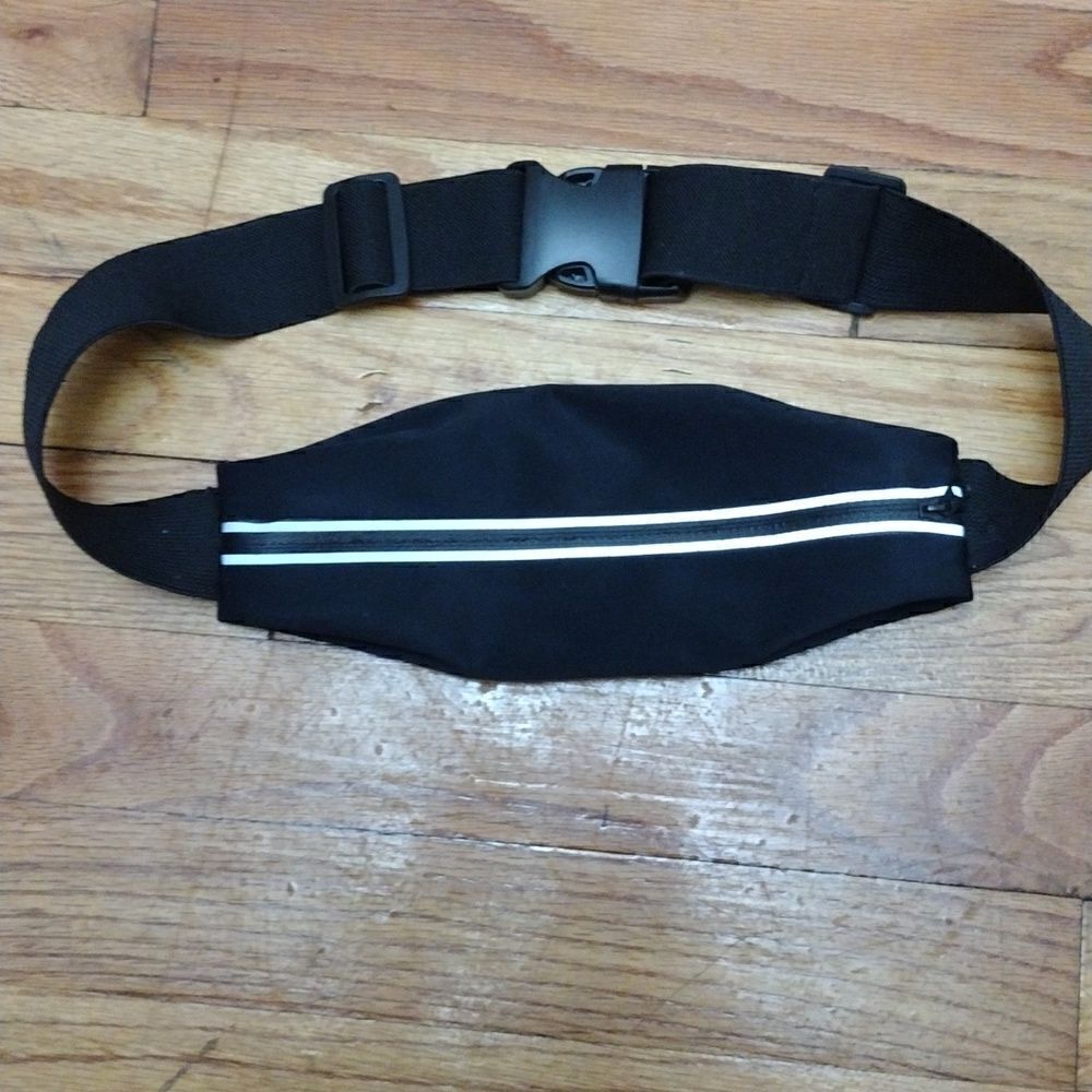 Cellphone Sports Pouch - Picture 2 of 3